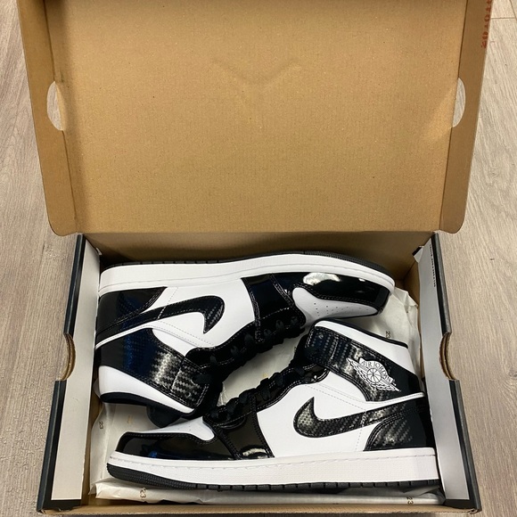 Jordan 1 Mid “Carbon Fiber” - Picture 2 of 4